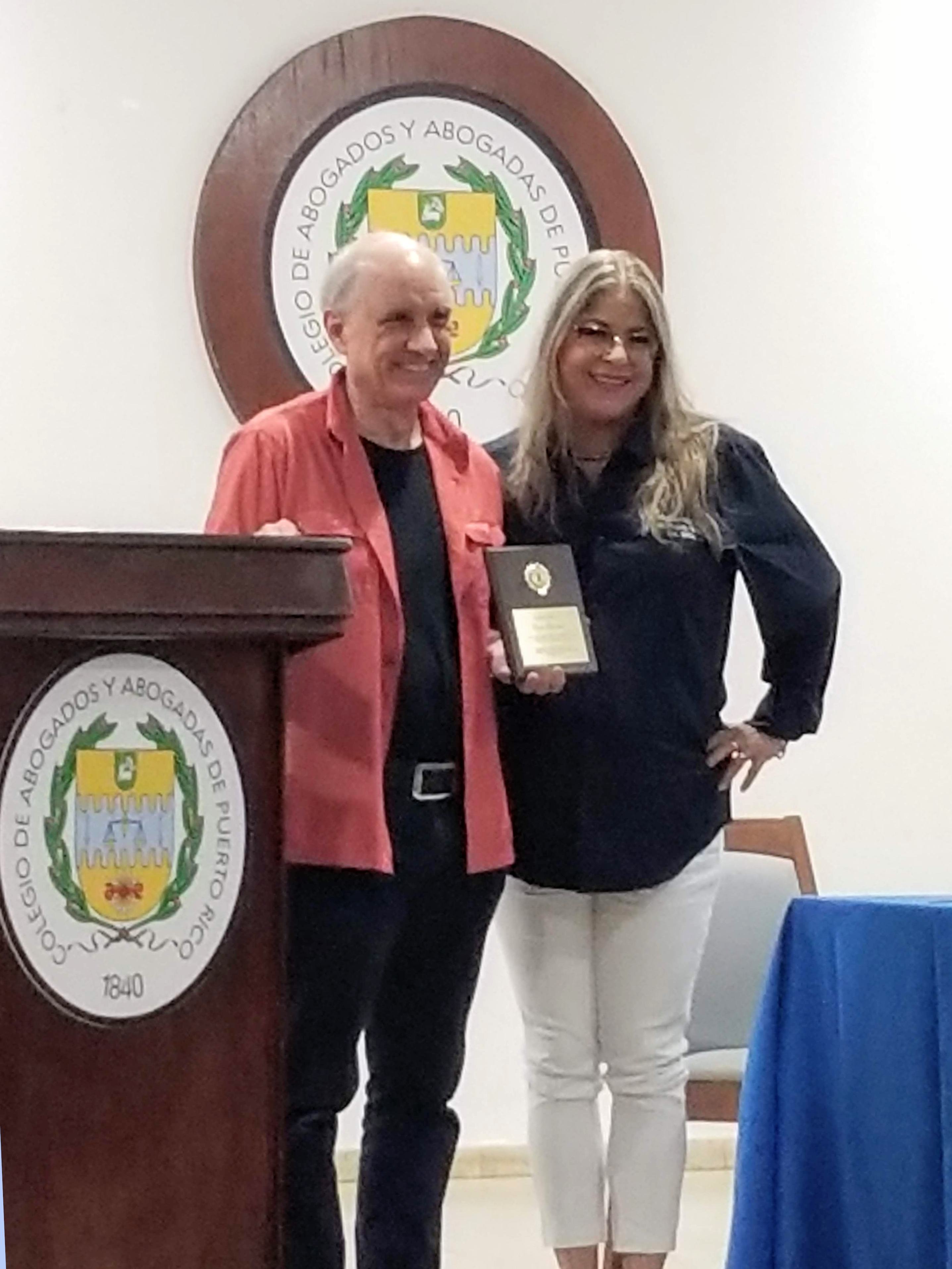 Dan Barker y Eva Quiñones