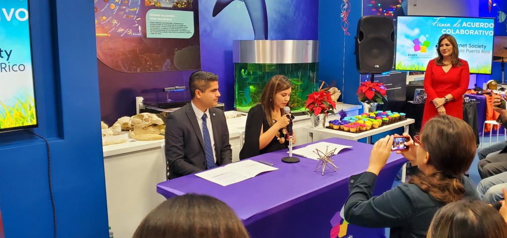 Jenny Guevara con Norberto Cruz, listos para firmar el acuerdo colaborativo