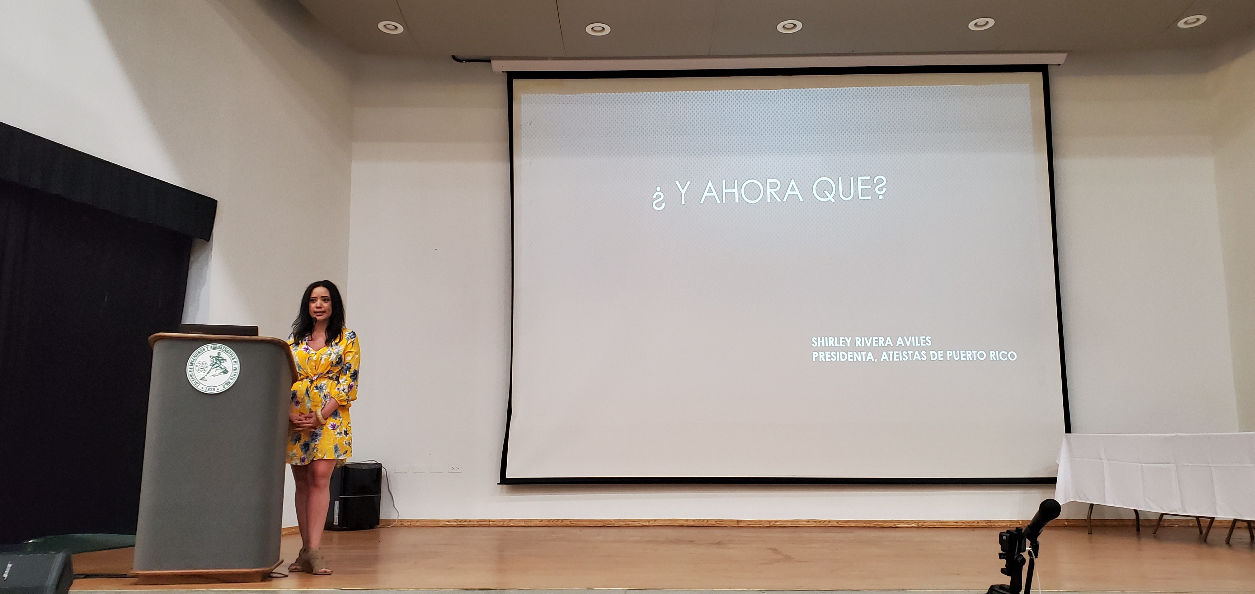 Shirley Rivera con su presentación, "¿Y ahora qué?' en la Asamblea de Ateístas de Puerto Rico, 2020. (c) 2020, Pedro M. Rosario Barbosa. Licencia: CC-BY 4.0+.