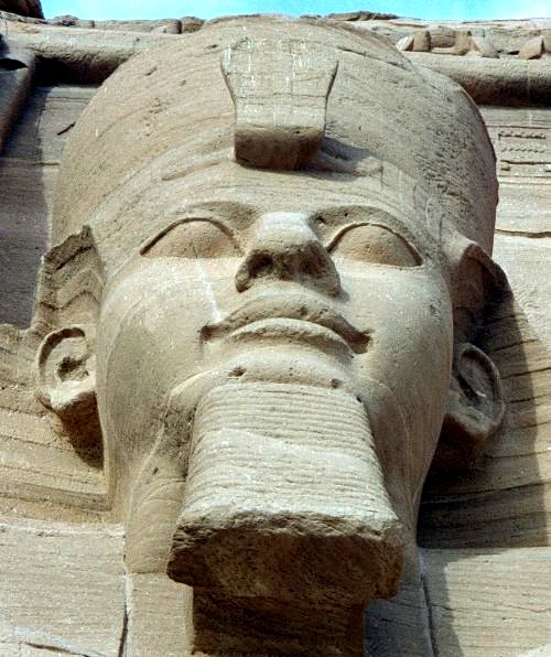Estatua de Ramsés II