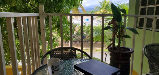 Vista desde el balcon. (c) 2022, Pedro M. Rosario Barbosa. Licencia: CC-BY 4.0+.