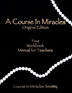 Portada de una edición de UCDM