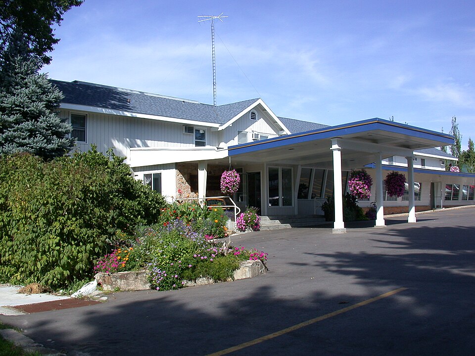 Entrada del edificio del Endeavor Academy