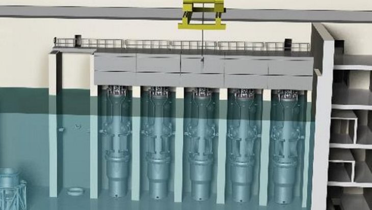 Imagen transversal de una planta de NuScale donde se pueden ver cuatro envases que contienen los módulos del combustible y están sumergidos en una piscina de agua.